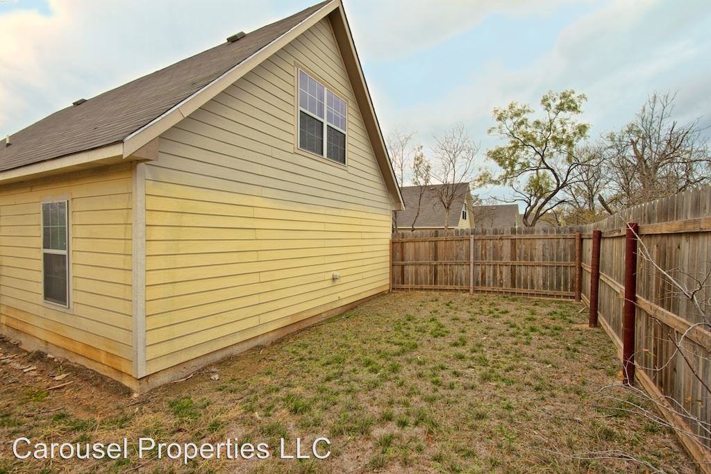 10912 Shady Oaks Dr - Photo 2 of 24