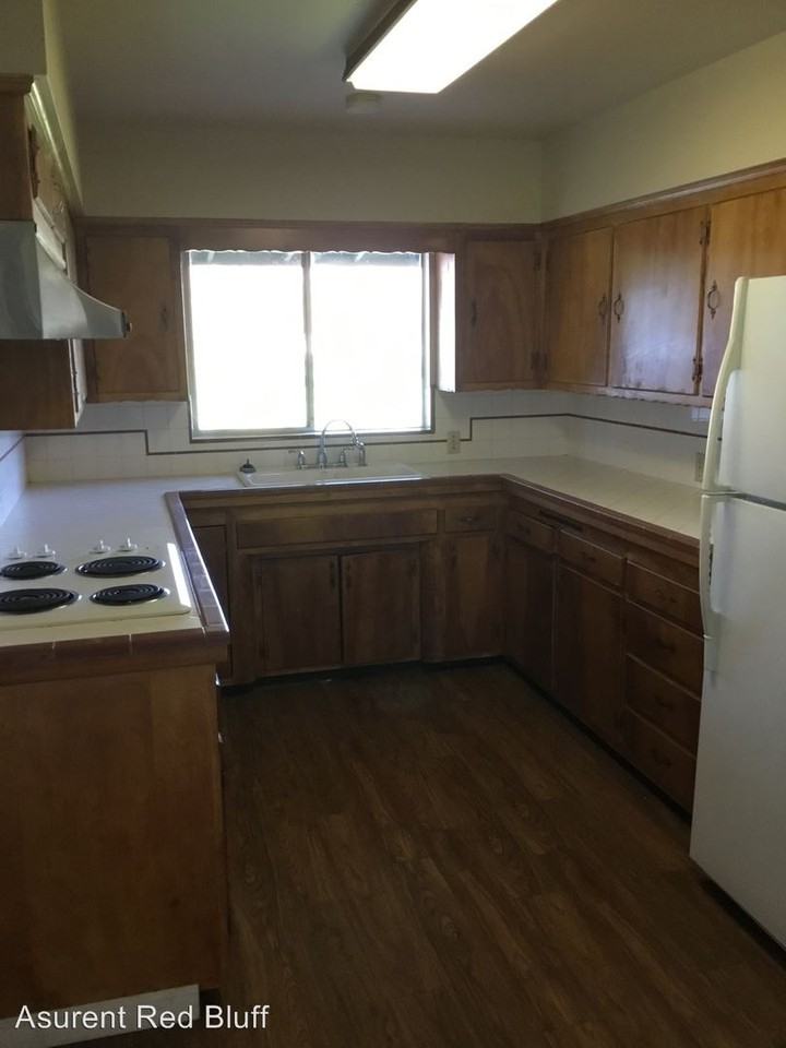 215 Channel Way - Photo 3 of 8