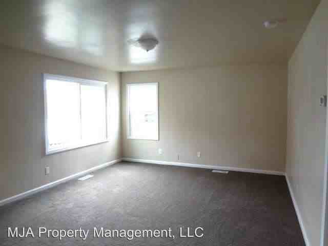 432 E 1800 S St - Photo 2 of 15