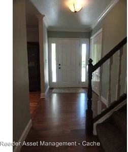 40 N 1300 E - Photo 2 of 49