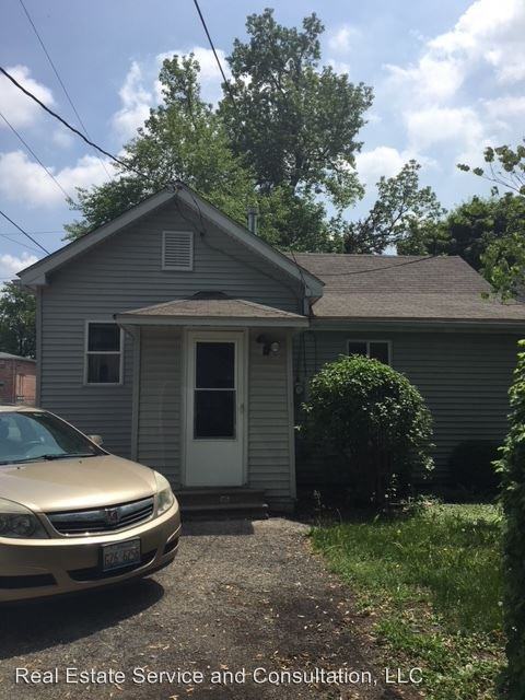 1121 S Spring St - Photo 2 of 9