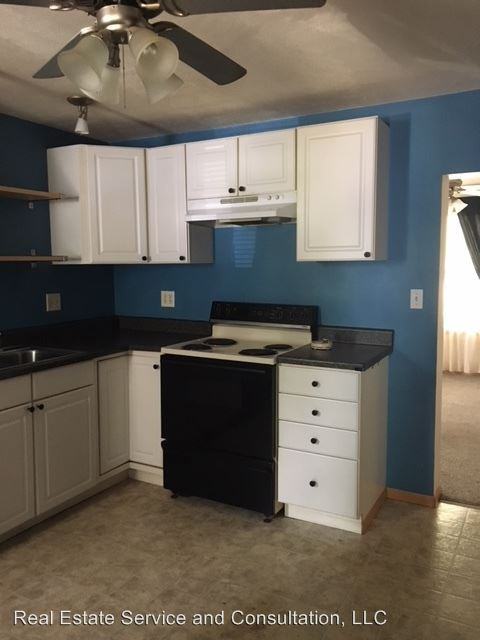 1121 S Spring St - Photo 3 of 9