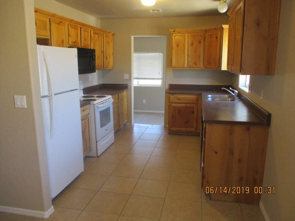 760 N Chelsea Ct - Photo 2 of 12