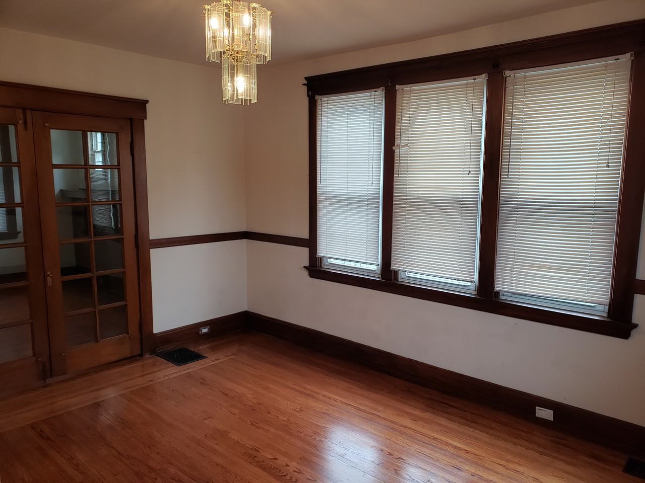 3823 Drake Ave - Photo 3 of 15