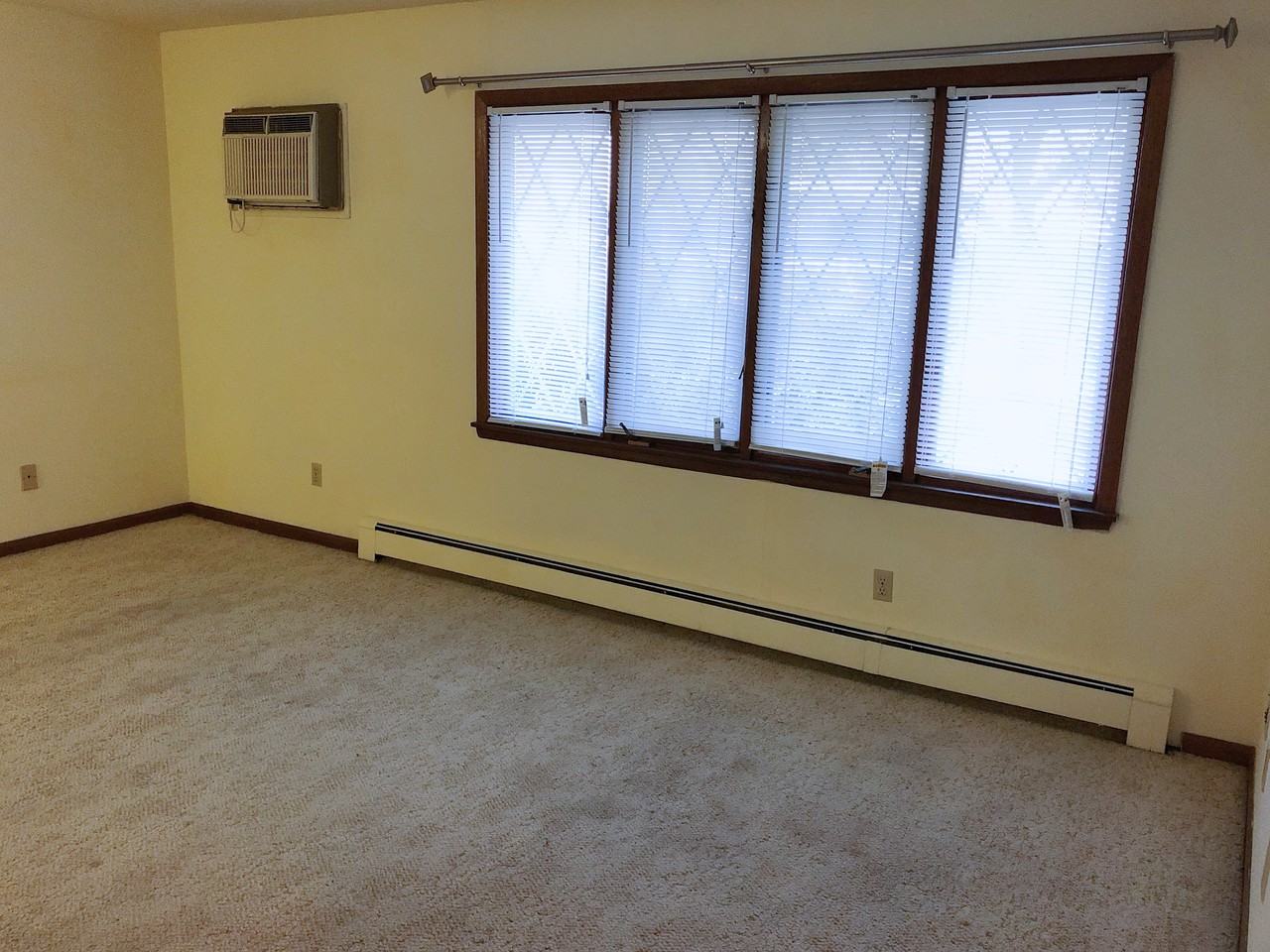 5906 Hickman Rd - Photo 2 of 8