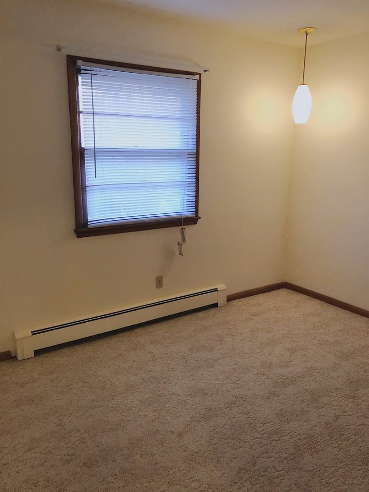 5906 Hickman Rd - Photo 3 of 8