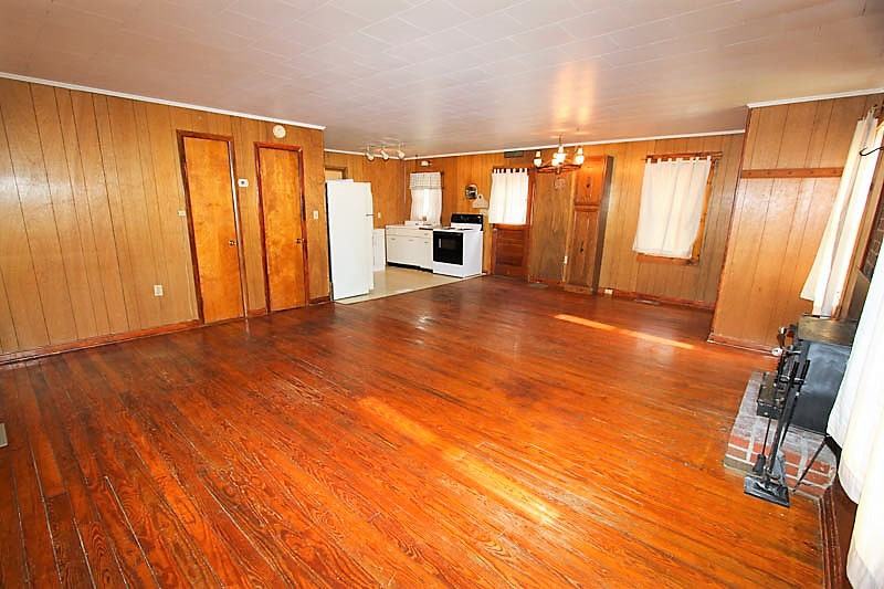 51 Greenwood Rd - Photo 3 of 12