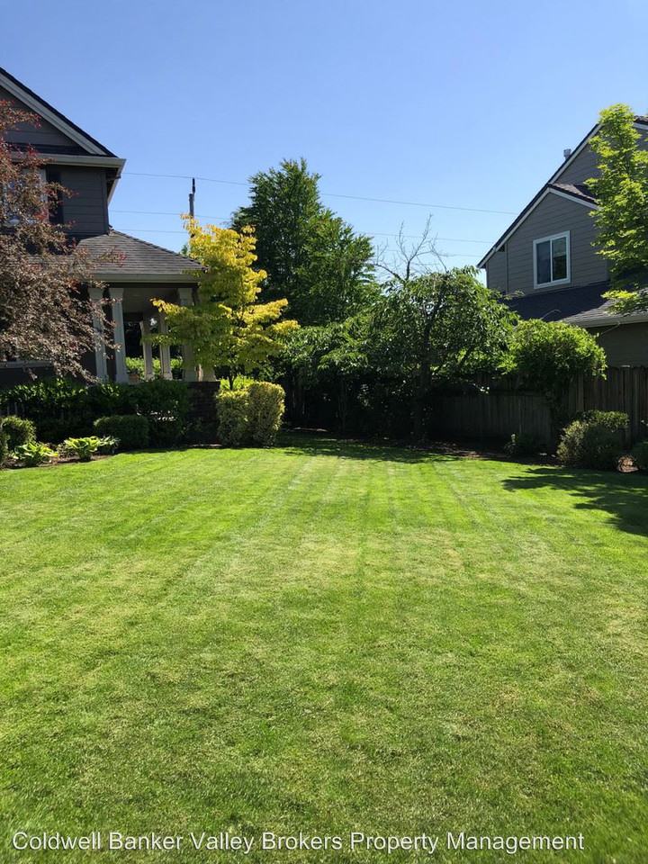 4318 SW Agate Ave - Photo 2 of 17