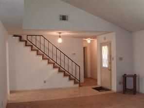 1105 Geneva Ct - Photo 2 of 7