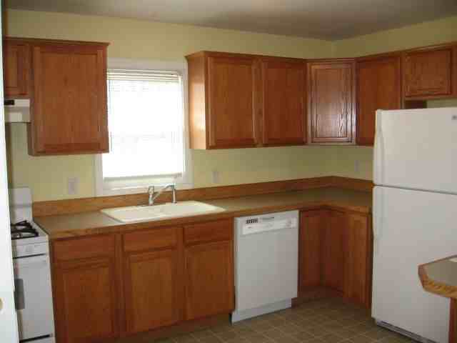 1071 Lincoln Ln - Photo 2 of 7