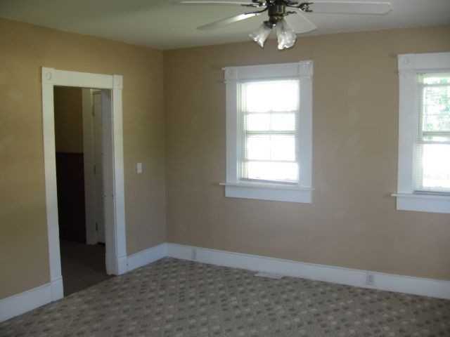 1071 Lincoln Ln - Photo 3 of 7
