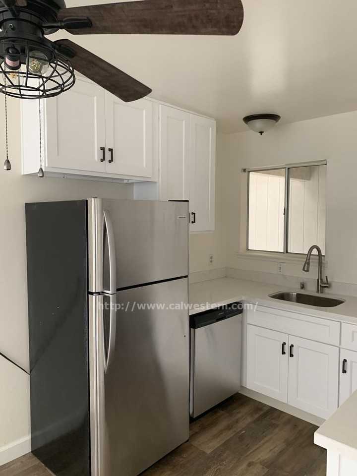 1046 Nottingham Pl - Photo 2 of 21