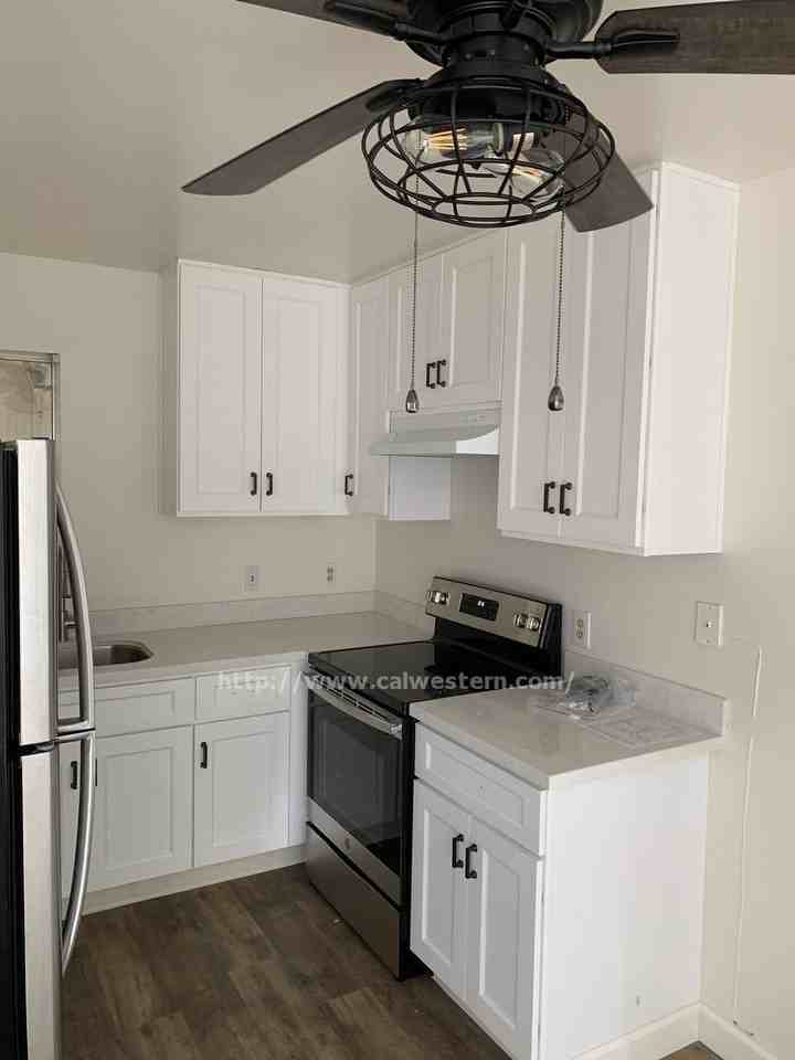 1046 Nottingham Pl - Photo 3 of 21