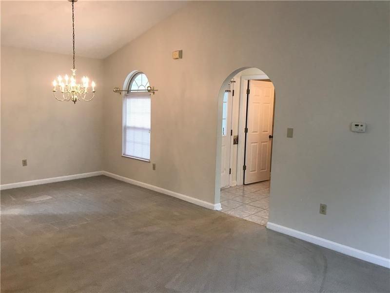 523 Yorktown Dr - Photo 3 of 10