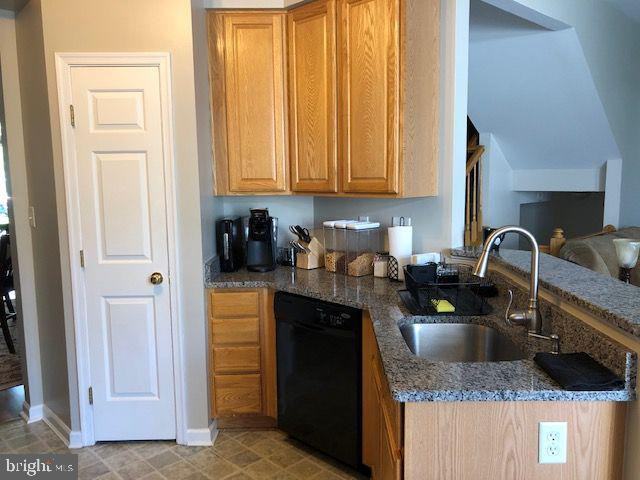 118 Maloney Terrace - Photo 2 of 18