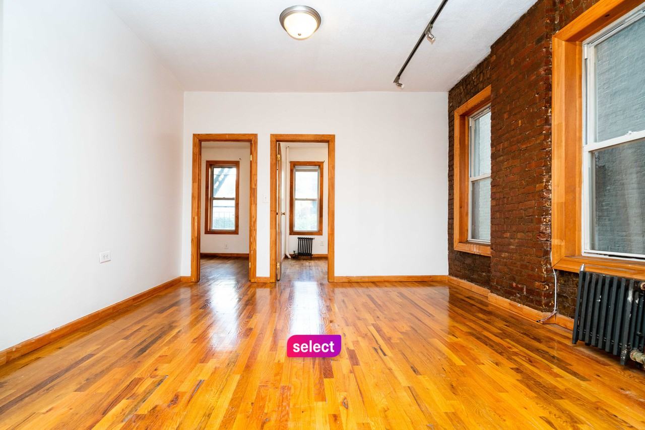 304 S 3rd St #B1 - Photo 3 of 8