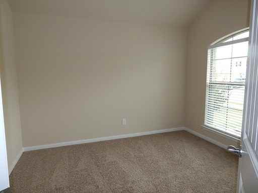 5121 Glen Eden Dr - Photo 3 of 17