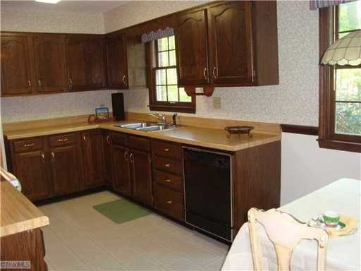 3945 Rookwood Ln - Photo 2 of 5