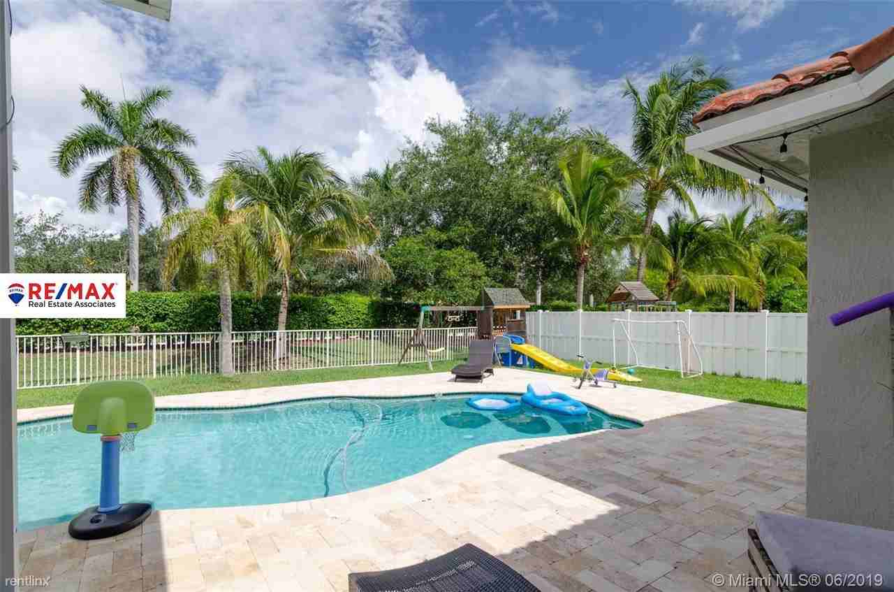 1849 NW 141st Ave - Photo 3 of 37