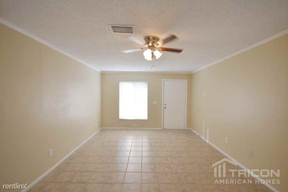 2303 Silver Hill Ct - Photo 2 of 9