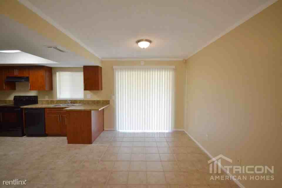 2303 Silver Hill Ct - Photo 3 of 9