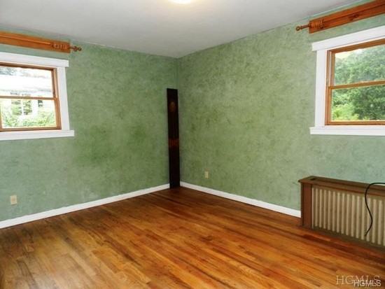 3 Greenlawn Dr - Photo 3 of 5