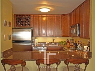 525 West Hawthorne Place