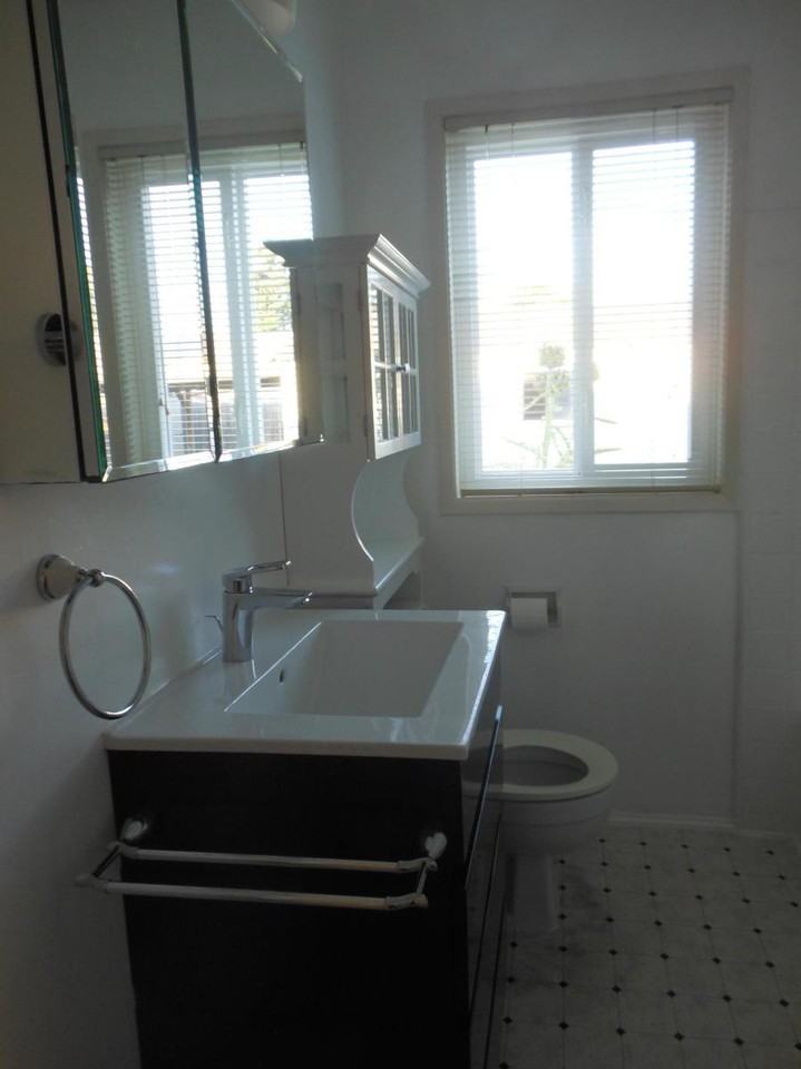 1658 Sidney Ave - Photo 2 of 10