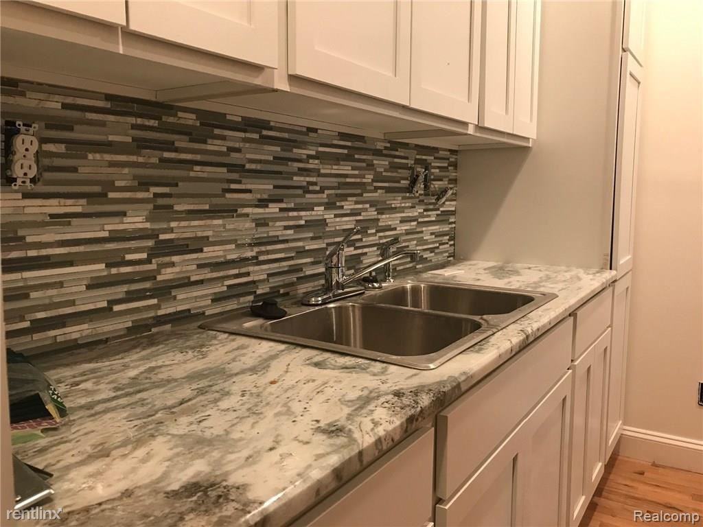 17166 Northlawn St Lowr - Photo 3 of 13
