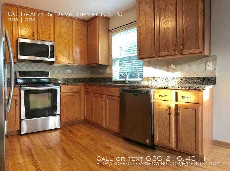 686 Graham Rd - Photo 3 of 17