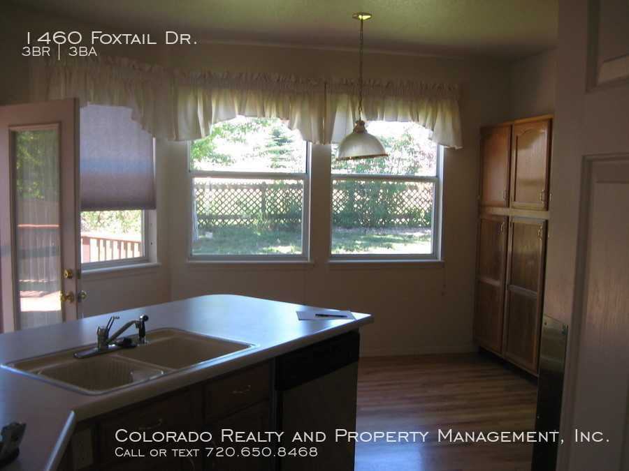 1460 Foxtail Dr - Photo 2 of 5