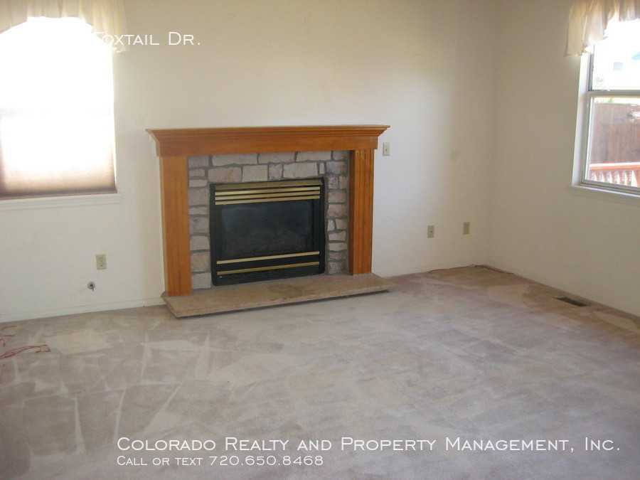 1460 Foxtail Dr - Photo 3 of 5