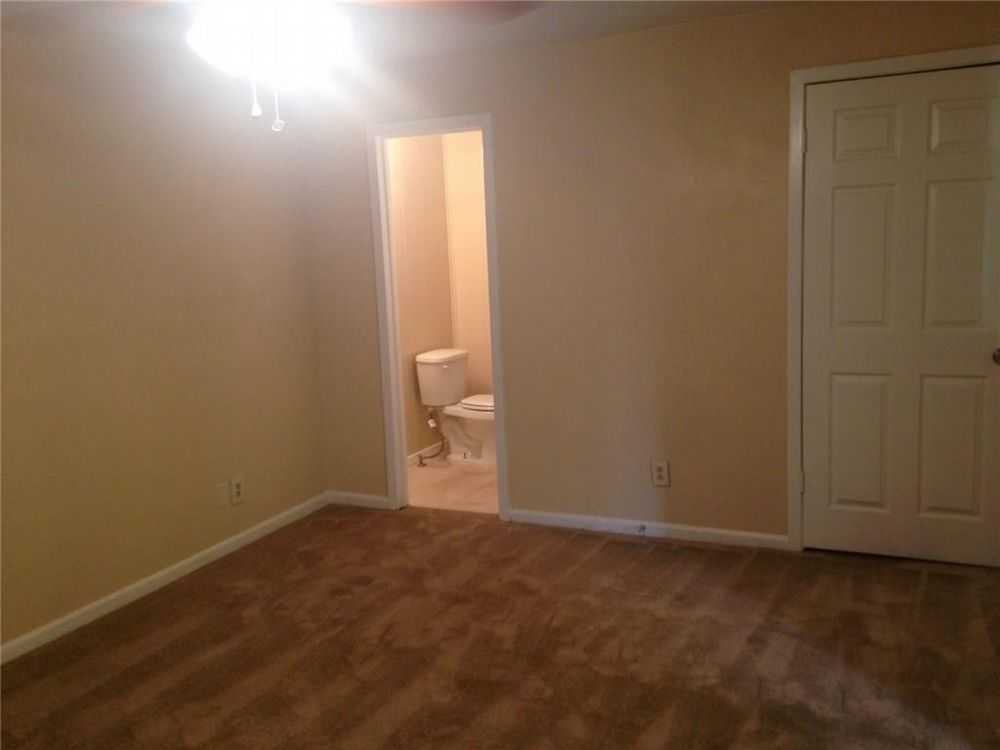 301 E University St - Photo 3 of 5