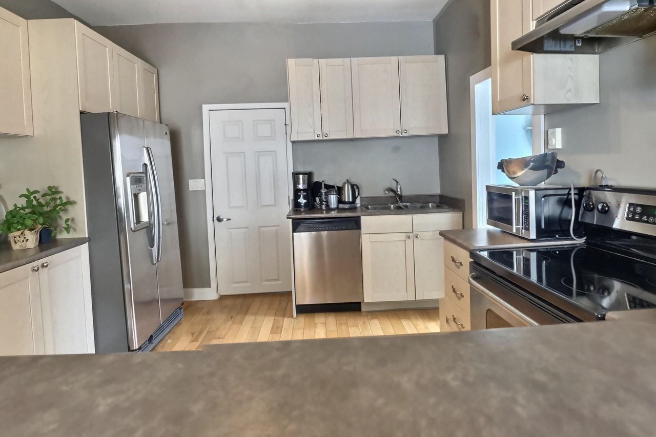2584 Graham Street - Photo 3 of 12