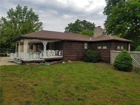 15937 Leavenworth Rd - Photo 2 of 9