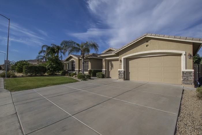 1550 N Robin Ln - Photo 3 of 21