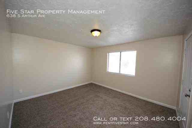 638 S Arthur Ave - Photo 2 of 8