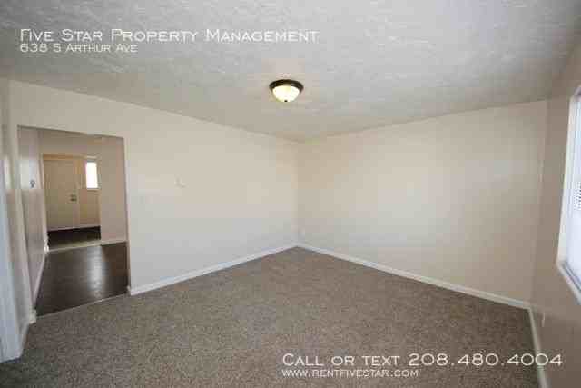 638 S Arthur Ave - Photo 3 of 8