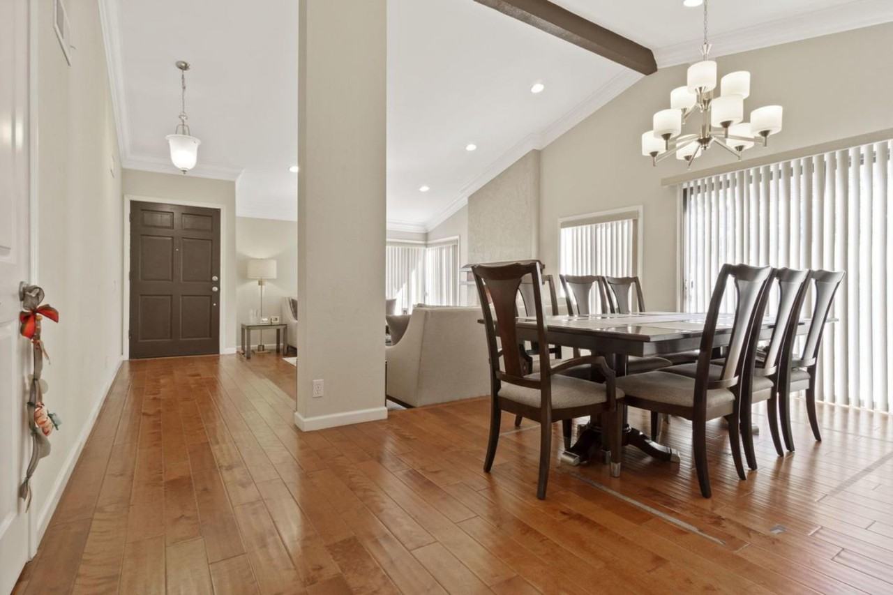 527 Martinique Dr - Photo 3 of 13