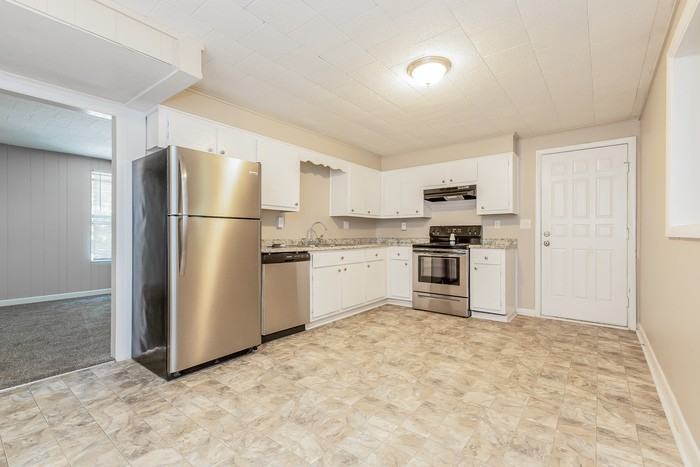 156 Cranbrook Dr - Photo 3 of 8