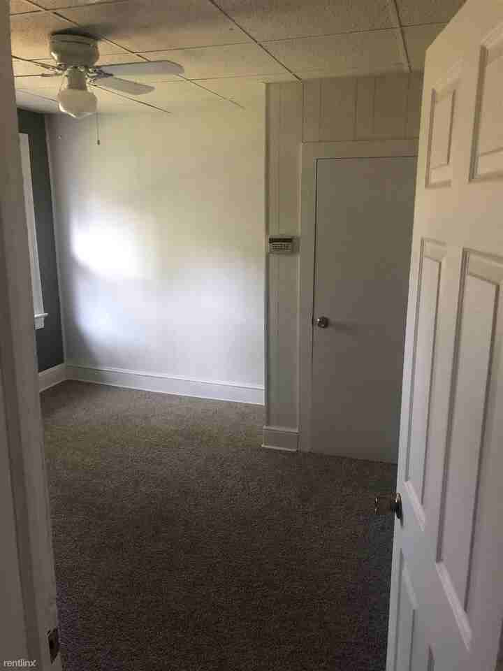 211 Summit Ave - Photo 3 of 12