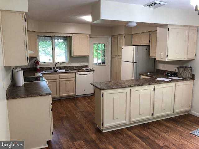 4 Muhlenberg Ave - Photo 3 of 19