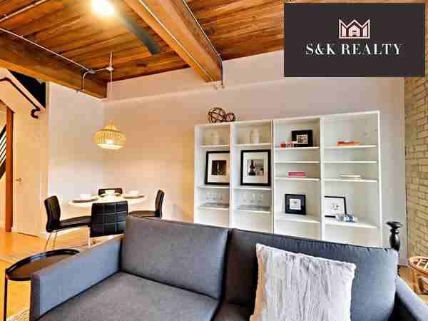 436 Wellington Street West #402