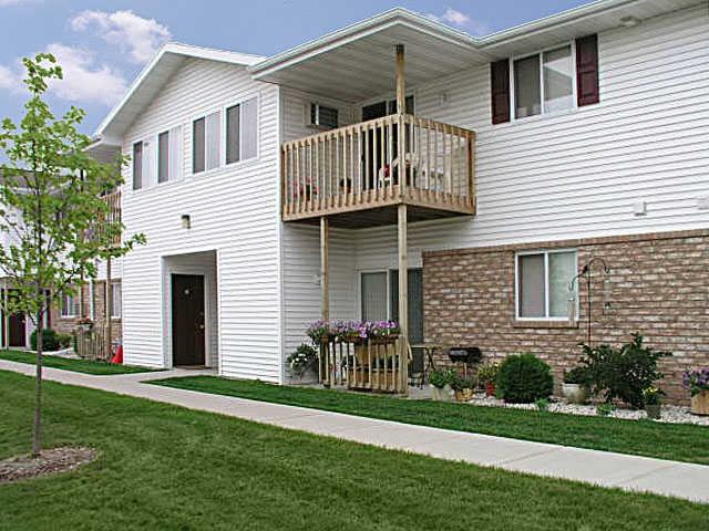 Breezewood Park Apartments - Photo 2 of 4