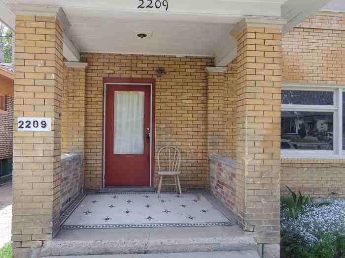 2209 Adams Ave - Photo 2 of 9