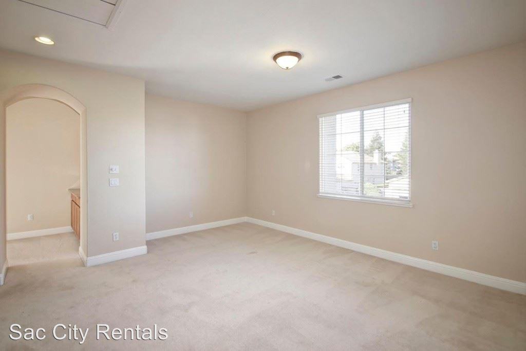 9809 Valgrande Way - Photo 3 of 35