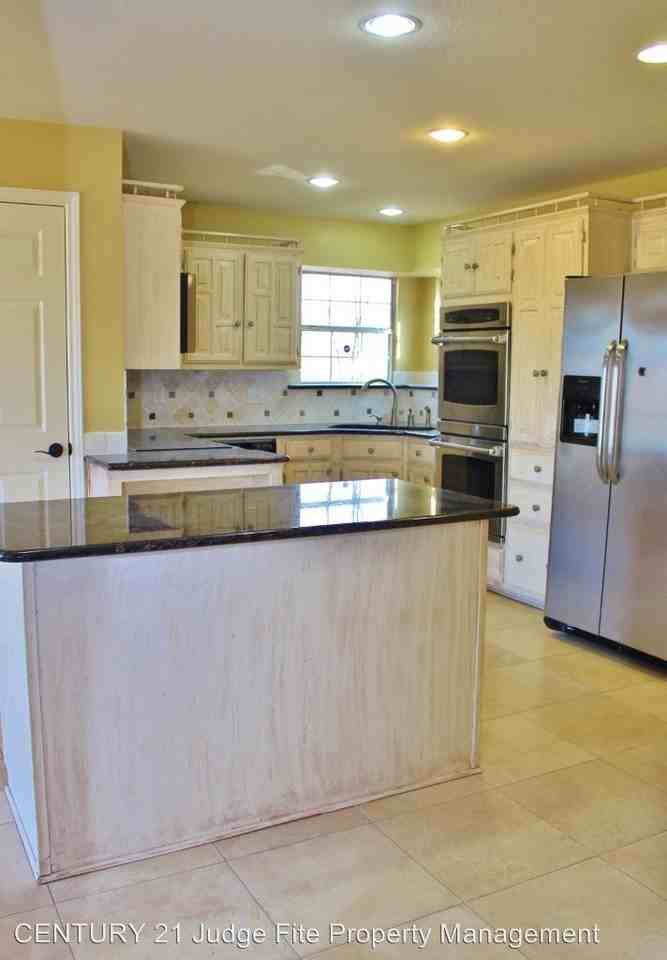 123 Suburban Dr - Photo 3 of 10