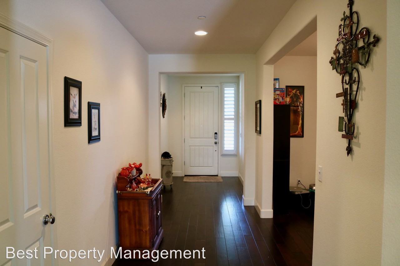 732 Jennifer St - Photo 2 of 19