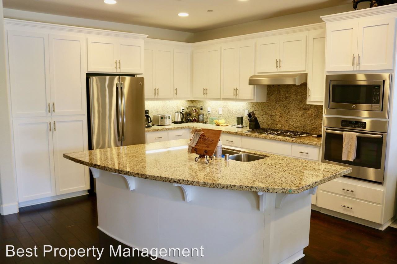 732 Jennifer St - Photo 3 of 19