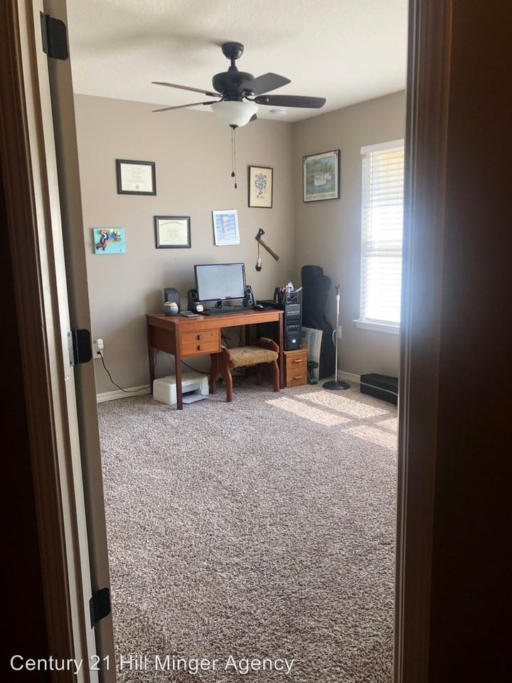 961 Valley Rd - Photo 2 of 18